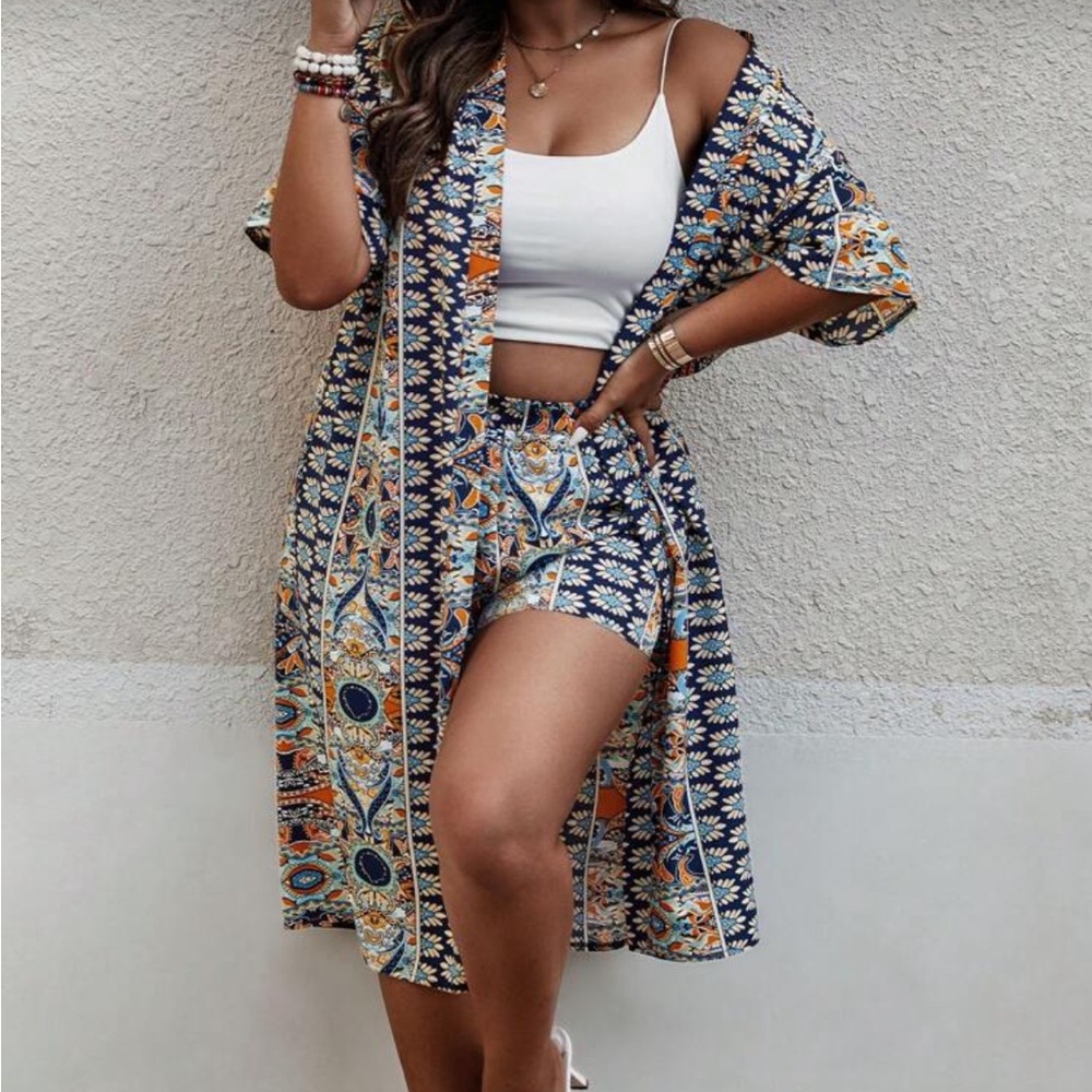 SHEIN Multicolor Patterned Women Shorts